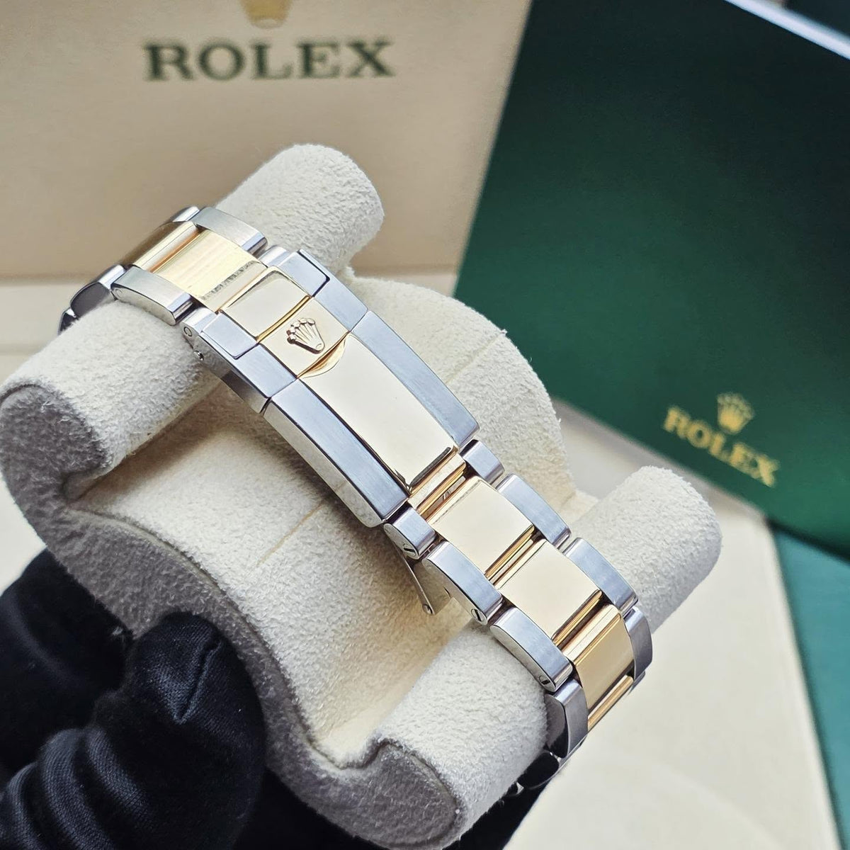 ROLEX DAYTONA BLACK AND GOLD